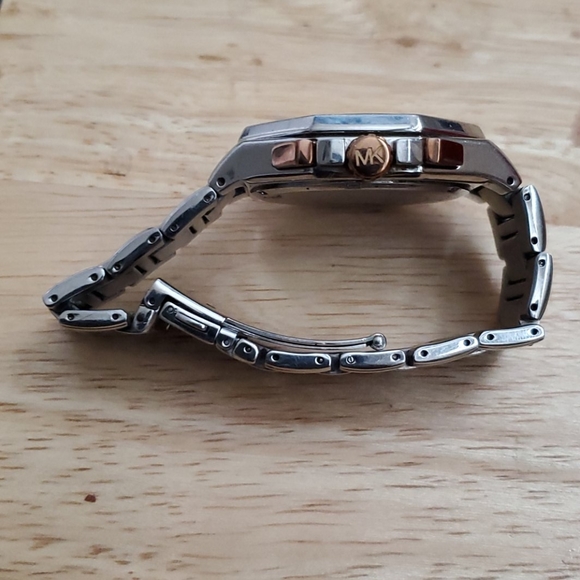 Michael Kors watch - Picture 2 of 2